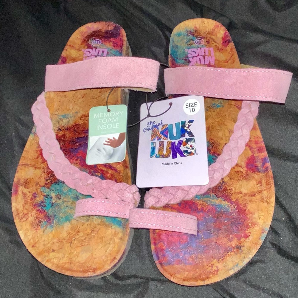 NWT Women’s Muk Luks sandals